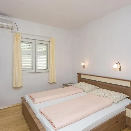 Oreb - One Bedroom With Terrace And Sea View Апартаменты