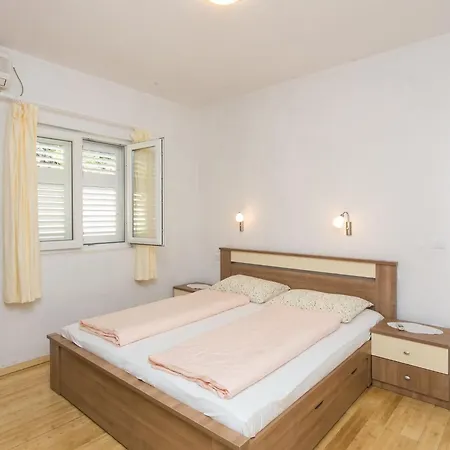 Апартаменты Oreb - One Bedroom With Terrace And Sea View *